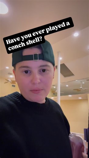 The conch shell isn’t just beautiful — it’s acoustically powerful. 🐚✨ When I use it in a sound bath, the deep resonant tone activates the parasympathetic nervous system, helping the body shift into a calm, restorative state. The low-frequency vibrations travel through the air — and through us — slowing the heart rate and reducing stress responses in the brain. Across cultures, the conch has symbolized awakening and purification. In modern sound therapy, we understand this ancient wisdom through