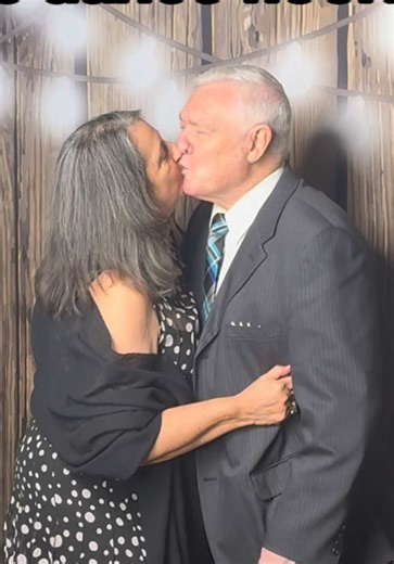 Fun Fact: Our Photo Booths have a higher kiss rate than the dance floor. #photobooth