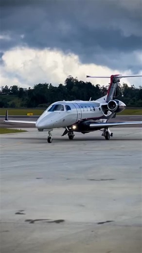 1.6K views · 140 reactions | O jatinho mais vendido do mundo é da Embraer: conheça o Phenom 300! #phenom300 #phenom300e #embraer #aviao #aviacao | Minuto - Aviação e informação | Facebook