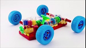 Quercetti Isotta Discovery Car - Simple Introduction to The Inner Workings of a Car (Made in Italy)