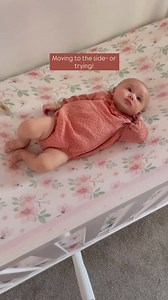 Before babies learn to sleep independently, they start exploring ways to calm their nervous system — and those moments are so special. 🤱💤 Here are some early signs of self-soothing you might notice: 👋 Kicking and body movement 👂 Ear pulling or rubbing 👐 Sucking or chewing on hands 🛏️ Wiggling side to side 😴 Settling with a pacifier or your gentle touch Every one of these actions helps your baby build self-regulation skills that support healthy sleep later on. 💗 Save this for future refer