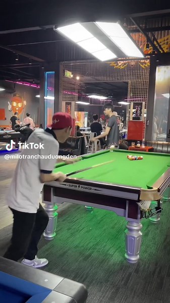 Con Gái Chơi Bida: Kỹ Năng Ấn Tượng