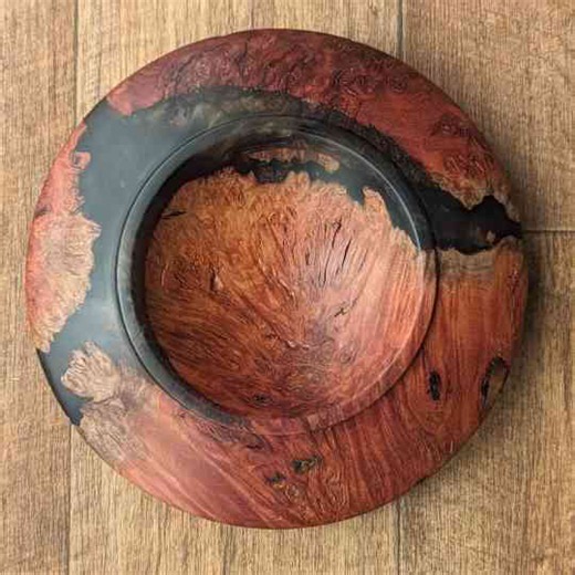 Black oak meets aluminum resin – a bowl with serious contrast