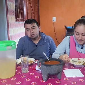 cocinando ricos chorizo con nopales acompañado de salsa de molcajete parte 4/4 | La cocina de Chabelita Mx.