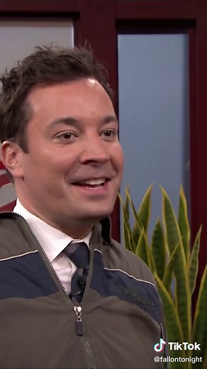 #SandraBullock serves Jimmy ice cream using mannequin arms in Real People, Fake Arms 🍦 #FallonFlashback