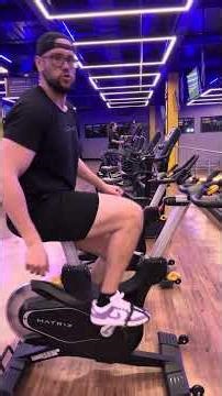 Treino muito forte na bicicleta de spinning ergométrica da matrix ótima bike