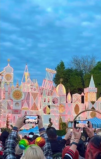 Holiday Lighting Moment | it’s a small world
