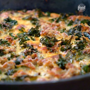 434K views · 688 shares | Pro tip: Bake your pizza dough in a preheated cast-iron pan for a crispy crust!  Subscribe to discovery+ to stream more episodes of #GirlMeetsFarm: https://links.discoveryplus.com/Lx2ABWTdygb. #discoveryplus Save the recipe: https://foodtv.com/2QGEjn5. | Food Network | Facebook