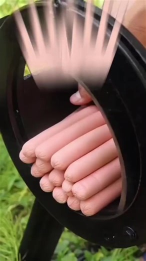 3.4K views · 38 reactions | How mąny fingerş did you put døwn | Follow for full video þøðħ #reels #fingerchallenge #fingerstyle #questiontime #question #brainteaser #braintest | Real Facts | Facebook