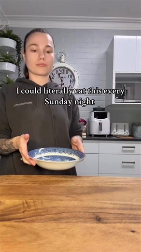 My sneaky go to after working on the Reno all day 😁 #dinner #dinnerideas #easyrecipes #easymeals #easydinner #foodies #dinnertime #easyrecipe #foodlover #mealideas | Cooking with Kelly