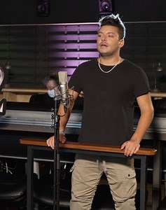 32K views · 1.2K reactions | Kev Adams vous donne la recette d'un doublage impeccable, en un claquement de doigt ! Retrouvez-le dans le rôle de Gomez Addams le 13 octobre dans #LaFamilleAddams2 : Une virée d'enfer ► bit.ly/3nY7Blo | La Famille Addams Le Film | Facebook