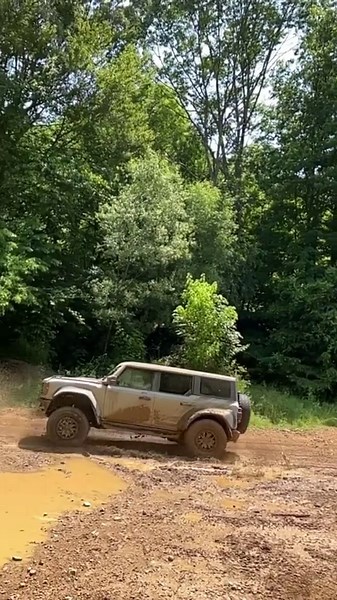 Bronco Raptor gets huge air! 😳
