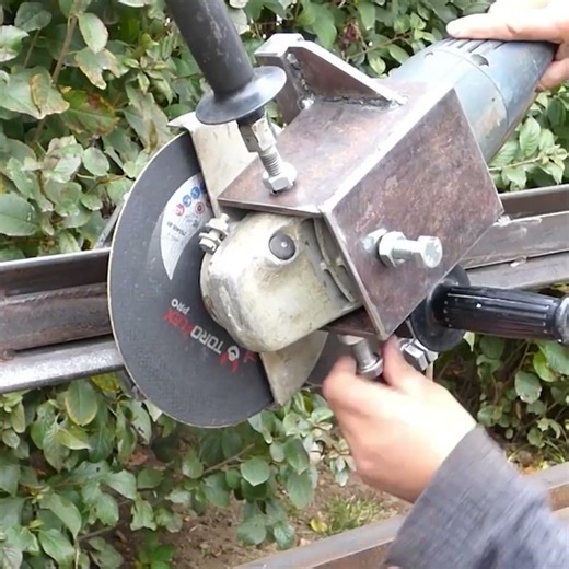“This DIY Sliding Angle Grinder Cuts Metal Incredibly Smooth!”