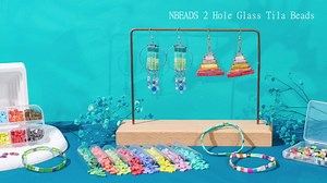 NBEADS About 208 Pcs Metallic 2-Hole Beads Kit, 8 Colors 5 * 5mm Glass Seed Beads Kit Including Elastic Thread and Stainless Steel Beading Needles for Jewelry Design Necklace Bracelet Earring Making