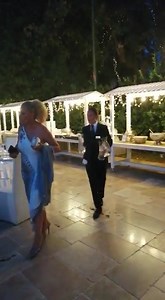 187K views · 654 reactions | VIDEOCOLLAGE: '' AUAND LA NONN'' amici e amiche di collage, in tempi di matrimoni e comunioni si sa, il rischio di distrarsi è alto... Per cui attenti tutti e soprattutto "AUAND LA NONN" #AUANDLANONN #COLLAGEERODIMENTIVARI #MADOOOOOOOOOOO | Collage E Rodimenti VARI | Facebook