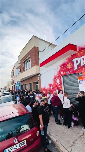 ¡PRIMER DÍA SUPERADO MI GENTE! 💥 Nos habéis hecho pasar un día inolvidable ❤️ Recordad que mañana nos vemos de nuevo, así que, os dejamos los HORARIOS: ⚠️ SÁBADO: 11h a 14h y 16h a 19h ⚠️ DOMINGO: 11h a 14h y 16h a 19h ¡OS ESPERAMOS! Porque seguimos con los regalos para los que estén en cola: MÓVIL, REGALOS Y SORTEO DE LA PLAYSTATION 5 😃 ¡GRACIAS A TODOS! @Eloy Merchan - VENTAS vamos a por otro día 🥳 📍 RONDA DEL VALLE, 64, de MONTIJO ( BADAJOZ) 📲 635 58 68 17