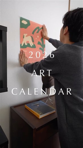 MYTONE / マイトン on Instagram: "2026 ART CALENDAR MYTONE初のカレンダー。 気軽にアートを生活の中に取り入れてほしい、という願いから誕生。 来年の干支である午(馬)をモチーフにMYTONEらしい柔らかなデザインに仕上げました。 さまざまなお部屋の雰囲気にも合わせやすい3色展開です。 カレンダーとしても、ポスターとしても。 何気ない毎日がちょっと特別に。 サイズ：B3（51.5cm×36.4cm）"