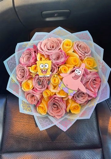 SpongeBob bouquet 💜💛🩷 #casitablooms #spongebobsquarepants #spongebobbouquet #purpleandyellow #chicagoflorist