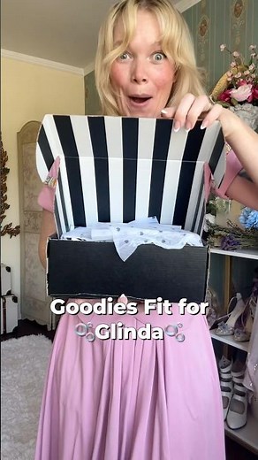 Wizard of Oz pieces from the Lele Sadoughi X British Library collection 🫧🦁📖✨‪@lelesadoughi3636‬