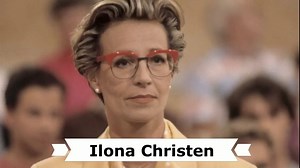 Heute wäre der 73. Geburtstag der deutsch-schweizerischen Fernseh- und Hörfunkmoderatorin † Ilona Christen (eigentlich Ilona Kleitz). Geboren am 26. Mai 1951 in Saarbrücken und gestorben am 31. Juli 2009 in Ennetbürgen, Schweiz. Ilona Christen war bekannt für ihre bunten Brillen, eine der ersten Talkshowmasterinnen im deutschen Fernsehen, machte Werbung für Ariel und andere Marken. Ilona Christen hatte bis 1992 mehrere Jahre den ZDF-Fernsehgarten moderiert und war 1993 zum Privatsender RTL gewec