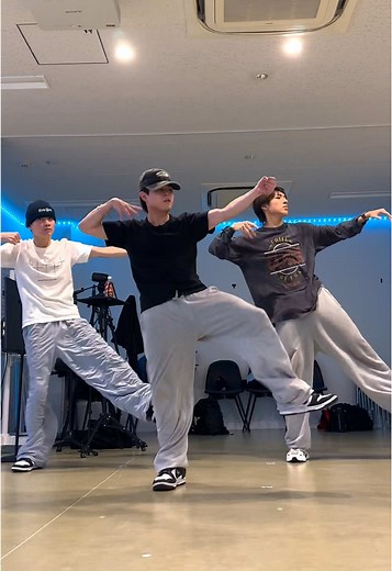 Dynamic Choreography with M:Rea1 and Rennosuke