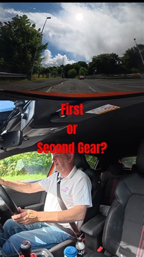 What would you do? First gear saves right turns🤔