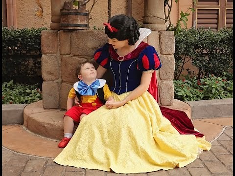 My 2 year old son falls in love with Snow White at Walt Disney World