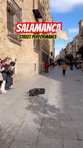 Winchan Walk in Calle Zamora | SALAMANCA #spain #salamanca #streetperformance #shorts #4k