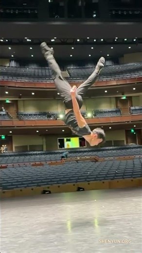 This Is Just His WARM-UP?! #shenyun #classicalchinesedance #shortsfeed