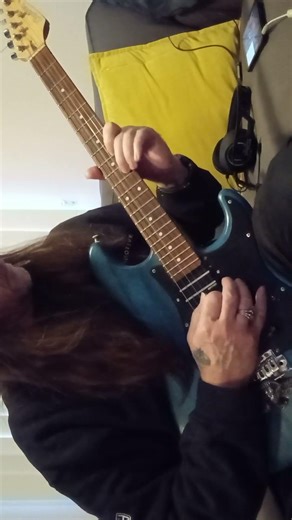 one string challenge. play a song using only one string.