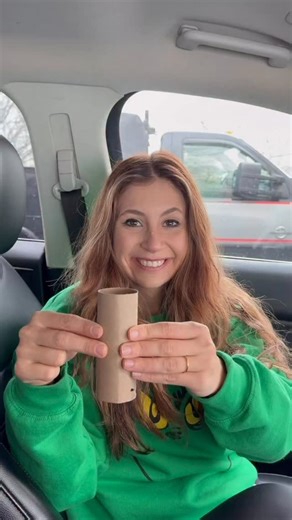 Brooklyn B on Instagram: "Hilarious Christmas makeover 💚 #hair #hairstyle #christmas #diy"