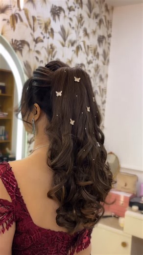 Jasmine on Instagram: "I’m a stylist😎🔥not a magician, 🪄but I can still make your hair dreams come true.✨ #transition #hairtransformation #hairgoals #hairstylist #tutorial"