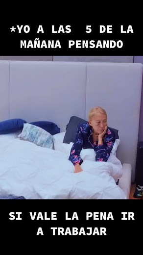 Mujer Pensando en el Trabajo - Meme Divertido