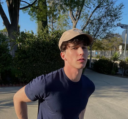 Hunter Rowland’s biography: age, height, birthday, siblings