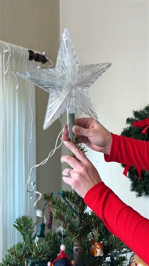 Christmas Tree Tips! 🎄 Save this video for later! Here you'll find tips to make your Tree last longer, expert decoration ideas and smart storage solution for when the season is over! #Christmas #christmastree #Holidays #christmasdecor | Jeff & Lauren