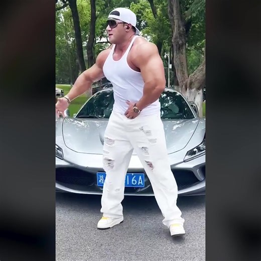 53K views · 1K reactions | Hi Guys!! Let's dance! Hôm nay tôi sẽ hướng dẫn các bạn cách nhảy đảm bảo có chỗ ngồi trong club (+ Cách Hwang Chul Soon bước xuống từ Ferrari) Thực phẩm mà Chulsoon chọn để bổ sung protein 數 : https://bit.ly/4al74id | Chul Soon | Facebook