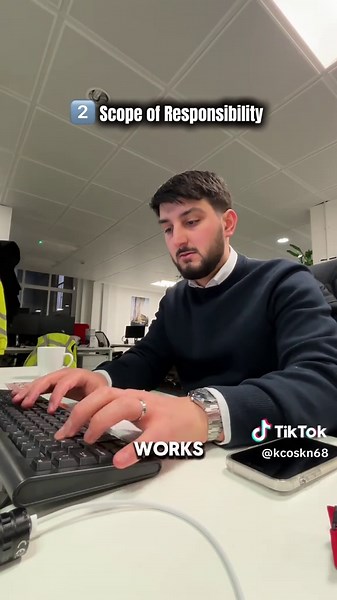 Construction Roles: Manager vs. Deliverer Explained
