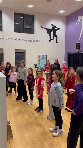 All we want for Xmas is Good Projection 🎵🎶 #tvtalent #dramaschool #kidsdramaclass #singing #christmas