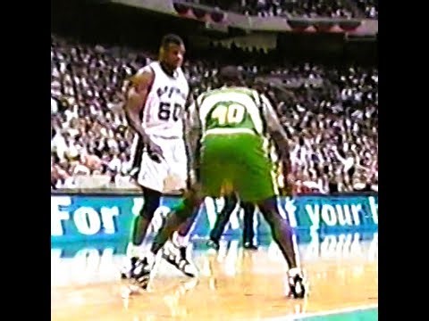 Shawn Kemp Battles David Robinson - Sonics @ Spurs March 1995