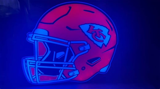 🟥💛 CHIEFS KINGDOM IN LIGHTS! 💛🟥 Another Chiefs Helmet Light Box shipping out today — this one’s heading straight to a die-hard fan ready to light up their game-day setup 🔥🏈 Custom designed, 3D printed, and LED-lit — these boxes bring your team pride to life! Perfect for man caves, offices, or anywhere you rep the red and gold. Every one of these is printed layer by layer with precision and Kansas City passion ❤️💛 ⚙️ Specs: 3D printed in team colors 12” LED light box USB powered Made by 3D