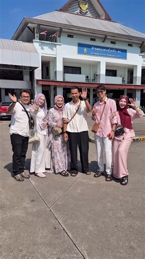 CEO DEMICA on Instagram: "Our bestie honeymoon escape, Hatyai. 3 couples, one mission: eat everything 😆🍜 Eh betul ke ni honeymoon trip? Bukan honeymoon trip tapi food trip hahaha. “Calories don’t count when you’re on holiday.” Kami lari kejap dari dunia yang sibuk. Recharge jap sebelum masing2 busy berperang dengan parcel sempena project raya. Simple moments, loud laughs & memories we’ll keep forever 🇹🇭🤍 #SyahMimi #JalanjalanCariMakan"