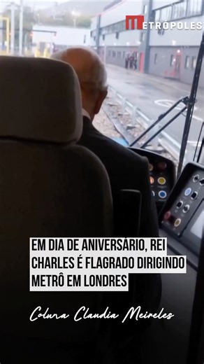 Metrópoles Vida&Estilo on Instagram: "Em comemoração ao aniversário de 77 anos, o rei Charles assumiu o controle de um trem do South Wales Metro durante a inauguração oficial do novo depósito do sistema, em Taff’s Well, nesta sexta-feira (14/11). O monarca sentou na cabine do maquinista, recebeu instruções da equipe e movimentou o trem pela plataforma — enquanto o visor interno exibiu a mensagem “Happy Birthday Your Majesty”. Ele também cumprimentou funcionários e convidados e conheceu toda a es