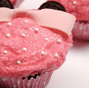 1.1M views · 37K reactions | Cupcakes are better with a sprinkle of magic. See Disney Family for more sweet treats. | Mickey Mouse | Facebook