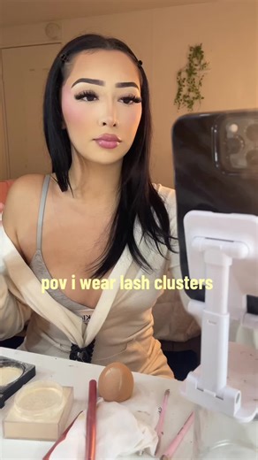 Kari y Tay: Reseñas sobre Maquillaje y Extensiones de Pestañas