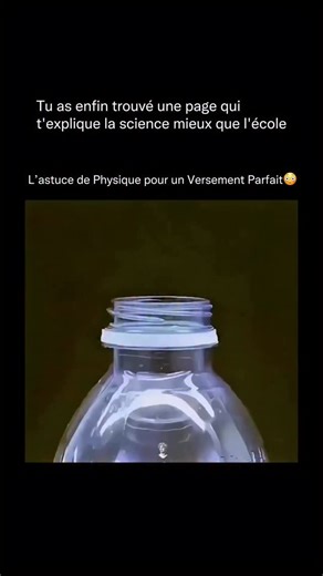 🔬Physique Expliquée on Instagram: "L’art physique du versement parfait 🥛✨ Verser un liquide semble simple, mais un versement propre et sans gouttes dépend de bien plus que de mains stables 🖐️. Derrière cela se cache un peu de physique qui contrôle tension de surface, adhésion et écoulement. En inclinant le récipient au bon angle et en gardant le bord près du contenant récepteur, vous réduisez les poches d’air, limitez les éclaboussures 💦 et guidez le liquide exactement là où il doit aller. L