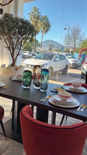 🌴Behind the scenes, live in Marbella showroom.