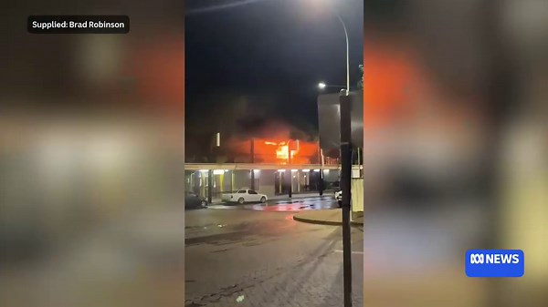 Residents pick up the pieces after pub burns down in Forbes NSW