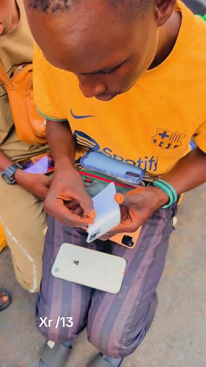 iPhone Xr vs iPhone 13: A Comparison of Features