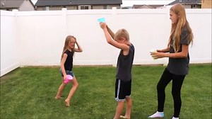 18 activités simples mais marrantes avec des gobelets en plastique