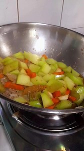 434K views · 10K reactions | Valentine's Day Gift❤️ Ma'm mp4. Ginisang sayote with oyster sauce at pritong isda Bawang Sibuyas Carrots Masarap din kung may bell pepper kaso waley kame. Giniling Squid ball Kikiam Oyster sauce Konting toyo Panimpla Isa sa murang ulam edition to. Pasok sa budget at masarap. | Cey Carp | Facebook